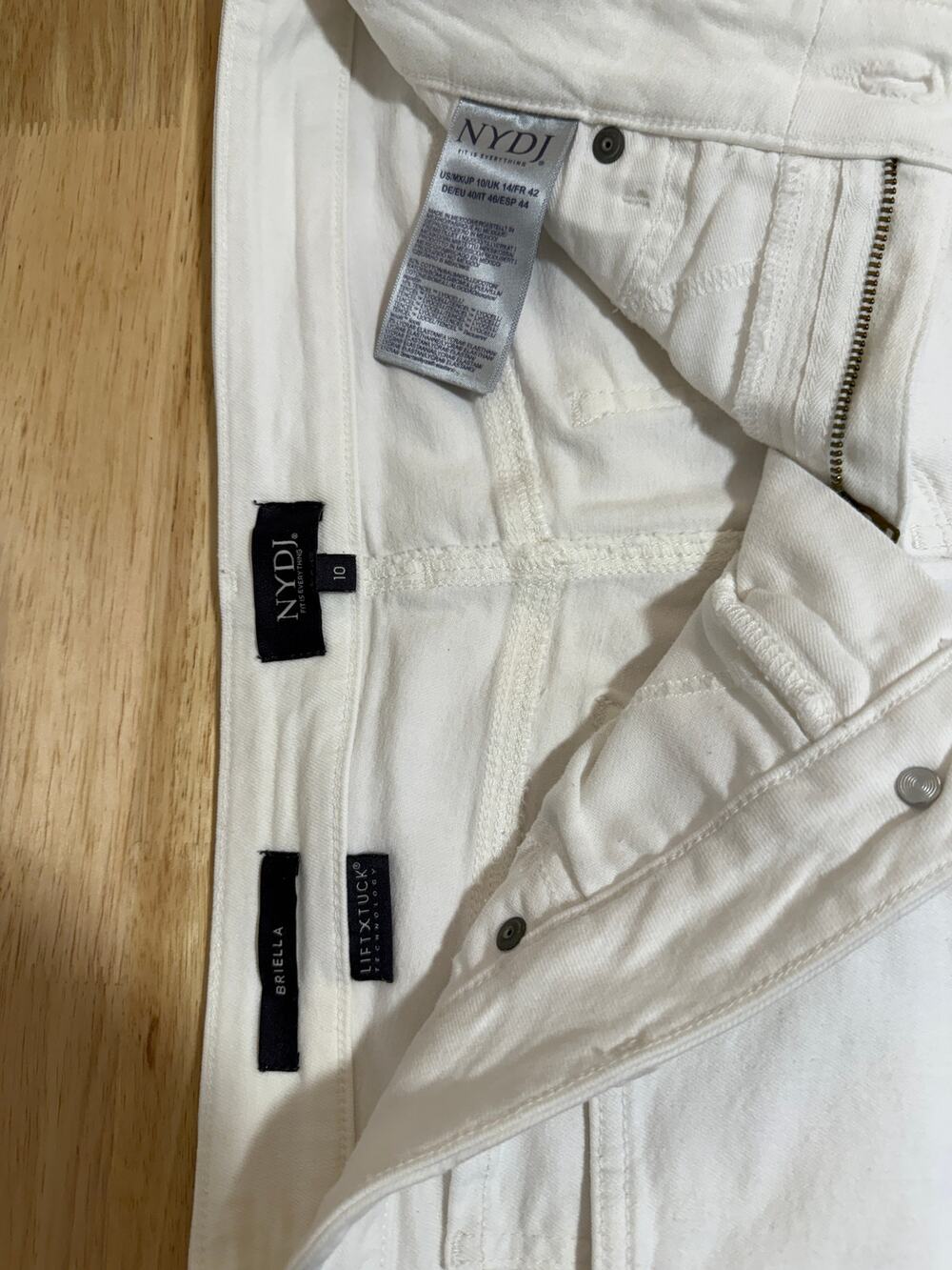 NYDJ Briella Women’s Size 10 White Denim Bermuda Shorts Lift Tuck Stretch
